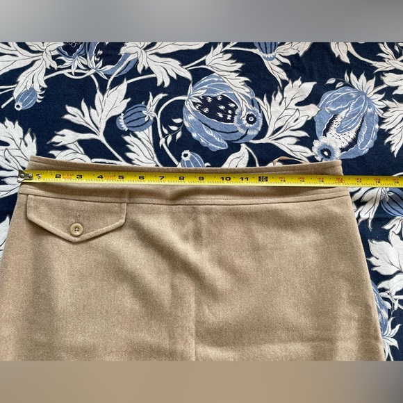 Adorable Banana Republic mini skirt in size 6! - Picture 7 of 15